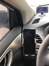 Load image into Gallery viewer, DAIFUQIHUA Wireless Car Charger kickstand car charger Mount ,Auto-Clamping Air Vent Phone Holder,10W Fast Car Charging,Compatible iPhone 11/11 Pro/11 Pro Max/XS/XS Max/X/8/8+, Samsung Note9/Note10/S9+/S10+（Gold）
